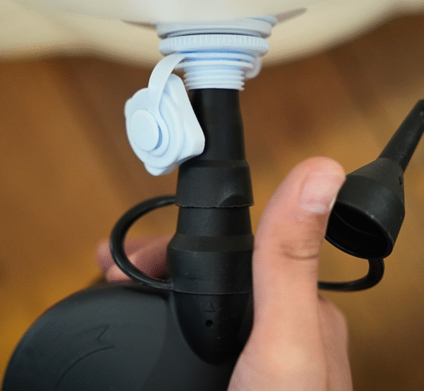 Opblaaspomp voor bevalbad thuis – snel en makkelijk het bad vullen en leegmaken.