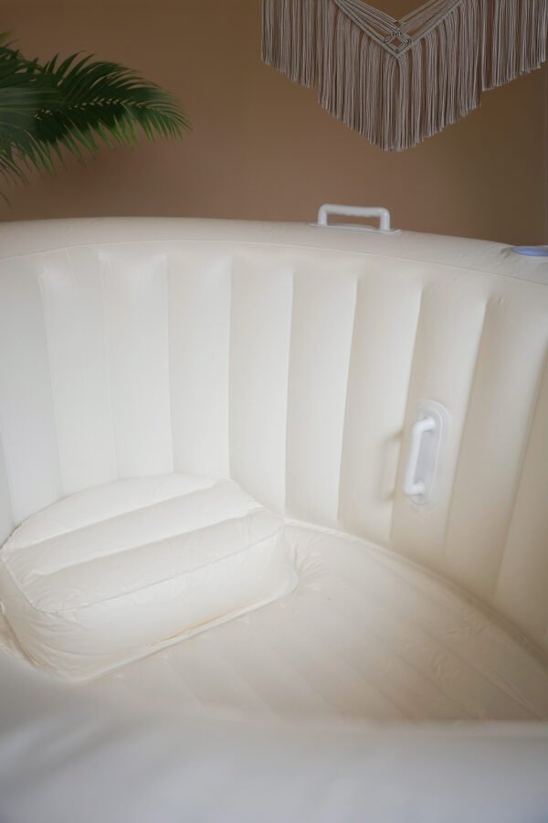 Bevalbad thuis met vier stevige handgrepen en comfortabel zitje voor extra veiligheid en ondersteuning tijdens de bevalling.