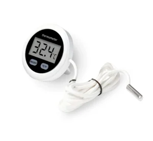 Witte ronde digitale badthermometer met een compact LCD-scherm en een opgerolde witte kabel met metalen temperatuursensor.